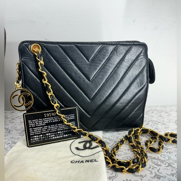 Chanel chevron stitch Lambskin Crossbody Bag with Dust Bag and Card. - Picture 9 of 10